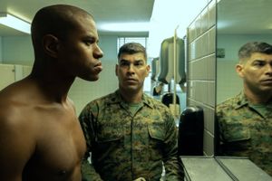 ”The Inspection” fortæller historien om en hjemløs homoseksuel, som blev marinesoldat. En spændende hovedrollepræstation kan ikke ændre ved, at filmen er for endimensionel i sin fortælling. 