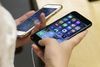 Apple startede med at fjerne jackstikket fra mobilerne i 2016, da man lancerede iPhone 7, og nu følger resten af branchen med. Arkivfoto: Kiichiro Sato/AP