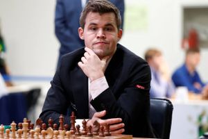 I en online-turnering mandag aften trak den norske skakverdensmester Magnus Carlsen sig allerede efter et træk mod Hans Niemann. 