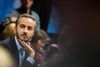 Satirikeren Jan Böhmermann er bl.a. kendt for sit smædedigt mod Recep Erdogan. Nu er har igen i vælten med en udstilling fokuseret på højrefløjen i Tyskland – og igen med humor som virkemiddel. Foto: Rolf Vennenbernd/dpa