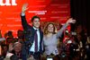 Canadas kommende regeringschef, Justin Trudeau, fejrer sejren med sin kone, Sophie Gregoire, i partiets hovedkvarter i Montreal. Foto: Paul Chiasson/The Canadian Press via AP