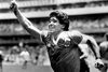 Diego Maradona i jubel efter sin afgørende scoring mod England i VM i Mexico i 1986. Arkivfoto: Ritzau Scanpix)