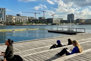 Københavns Nordhavn er under hastig forvandling, og selv om området ikke er groet ordentligt til endnu, har flere gode spisesteder allerede fundet vej til bydelen. Arkitekturen er et kapitel for sig, og et nyt hotel gør området mere tilgængeligt.
