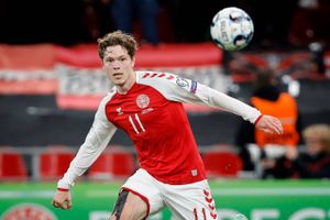 Andreas Skov Olsen er havnet i en svær situation i den italienske klub Bologna, og landstræneren er bekymret.