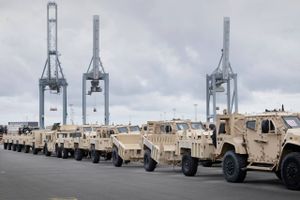 Efter ønske fra USA agerer Danmark transit for amerikansk militærudstyr. Det viser, at truslen i Europa har ændret sig og givet Danmark en ny rolle i Natos forsvarsplaner, mener en militæranalytiker.