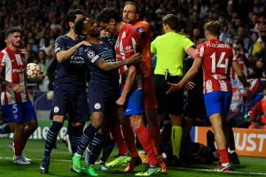 Temperamenterne var i kog hos spillerne fra Atlético Madrid og Manchester City under og efter onsdagens kamp.