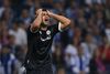 Det gik ikke Chelseas vej under tirsdagens Champions League-kamp mod Porto, hvilket ses af Diego Costas reaktion. Porto vandt 2-1. Foto: Steven Governo/AP
