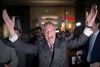 Ukips leder Nigel Farage jubler over resultatet.