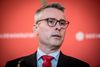 Socialdemokratiets gruppeformand, Henrik Sass Larsen er sygemeldt på ubestemt tid og står derfor ikke til rådighed som minister i en ny regering. Det skriver han selv mandag i et opslag på Facebook. Arkivfoto: Mads Claus Rasmussen/Ritzau Scanpix