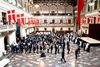 Grundlovsceremoni på Københavns Rådhus, tirsdag den 25. februar, hvor over 500 mennesker fik dansk statsborgerskab efter at have givet hånd til en repræsentant for kommunen. Foto: Ida Guldbæk Arentsen/Ritzau Scanpix
