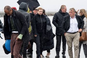 Grønlandske politikere er rasende over, at posten som arktisk ambassadør ikke er gået til en grønlænder, og der bliver også gjort klar til demonstration mod de danske ministre for håndteringen af spiralsag og sag om juridisk faderløse.