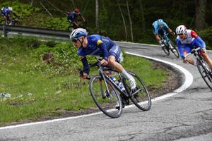 Mandagens bjergetape sendte endegyldigt Remco Evenepoel ud af kampen om sejren i Giro d'Italia.