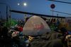 Omkring 12.000 mennesker blev hjemløse, da den overfyldte Moria-lejr på Lesbos brændte ned i sidste uge. Foto: Elias Marcou/Reuters
