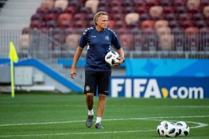 Lars Høgh, der fylder 60 år, har legendestatus i dansk fodbold og i særdeleshed i OB. I november gennemgik han vellykket kræftoperation.