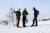 Mikkel Eiby, Rune Hjorth og Astrid Hjorth ved starten af Danebuløjpen. Sporet starter ved toppen af hejsen på Beitostølen skisportcenter. Foto: Karin Møller-Olsen