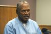 Den tidligere NFL-stjerne O.J. Simpson har afsonet syv års fængsel for røveri. Han havde udsigt til 33 år bag tremmer, men bliver til oktober prøveløsladt. Foto: Jason Bean/AP