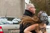 Flere antirussiske demonstranter fra gruppen Femen blev mandag fjernet af sikkerhedsvagter foran rådsbygningen i Bruxelles, hvor EU’s udenrigsministre mødtes. Foto: AP