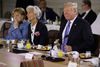Donald Trump sammen med den tyske kansler Angela Merkel og IMF-direktør Christina Lagarde til G7-topmødet i Canada. Foto: AP Photo/Evan Vucci
