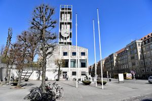 Byens borgmester har foreslået besparelser for et trecifret millionbeløb for at få kommunens budget til at gå op og hjælpe de mest udsatte. 