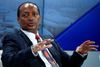 Patrice Motsepe er en af Sydafrikas rigeste mænd. Han har nu valgt at donere en sum penge til bekæmpelsen af coronavirus sammen med to andre rigmænd fra landet. Arkivfoto: REUTERS/Ruben Sprich/File Photo.