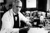 Alexander Fleming, manden bag penicillinet, fotograferet i 1952. Foto: AP