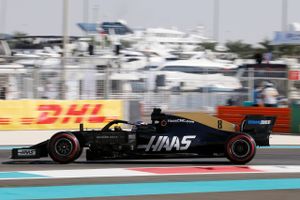 Romain Grosjean satte syvendehurtigste tid i anden træning, inden han stødte sammen med Valtteri Bottas.