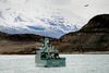 Det danske krigsskib "Knud Rasmussen" i aktion i Kong Oscars Fjord i Nordøstgrønland. Hele Arktis-regionen kan forventes inddraget i opgøret mellem Vesten og Rusland, siger nu også britiske forskere. Arkivfoto: Gregers Tycho