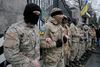 Soldater fra den frivillige ukrainske bataljon Aidar demonstrerede forleden foran Forsvarsministeriet i Kiev i protest mod beslutningen om at skifte bataljonens ledelse ud. Aidar er i færd med at blive indlemmet i den ukrainske hær.