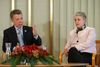 Sidste år vandt Colombias præsident, Juan Manuel Santos, Nobels Fredspris. Her ses han sammen med formanden for Nobelkomitéen, Berit Reiss-Andersen. Arkivfoto: Terje Pedersen/AP