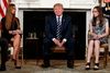 Donald Trump mødtes med skoleelever under onsdagens lyttemøde i Det Hvide Hus. Foto: Carolyn Kaster