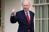 Joe Lieberman var selv fint tilfreds, da han onsdag forlod mødet med præsident Donald Trump. Foto: Pablo Martinez Monsivais
