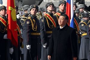 Kina er klar til at beskytte verdensordenen sammen med Rusland, siger Xi Jinping ved ankomst til Rusland.