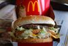 En BigMac som denne her er ikke længere nok for fastfood-kunderne, der får flere og flere valgmuligheder. En satsning på dyrere burgere af bedre kvalitet har hjulpet McDonald's i den hårde konkurrence.