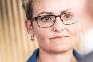 Børne- og undervisningsminister Pernille Rosenkrantz-Theil indkalder partier til at drøftelse efter TV 2-dokumentar om vold og mobning på kostskolen Herlufsholm.