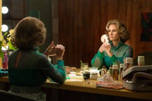 Julia Roberts er formidabel i rollen som Martha Mitchell, der spillede en central rolle i Watergate-skandalen.
