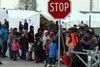 Østrigske planer om at lave et loft over, hvor mange flygtninge og migranter, som landet vil modtage, er i strid med europæisk lovgivning, lyder det fra EU-kommissær.