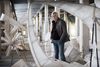 Den australske teater- og event instruktør Nigel Jamieson blev betaget af vikingeskibenes former og linjer, da han satte sig ind i Vikingetidens historie. Betagelsen udviklede sig til det optog med lysende skibe, der lørdag aften går fra musikhuset til havnen ved Dokk1. Foto: Joachim Ladefoged