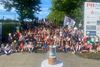 De mange fremmødte fodboldbørn fik sunget af deres lungers fulde kraft: »Kom så de Hviee – kom så de Hviee«. Foto: Lars Norman Thomsen