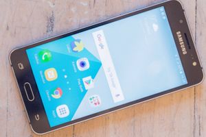 Anmeldelse af Samsung Galaxy J5 (2016): mobilen her er blandt Samsungs allerbilligste - men den overrasker positivt.