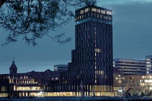Siden indvielsen af Hotel Alsik i maj 2019 i Sønderborg har skylinen i den sønderjyske port til Als fået en ny dimension. Foto: Alsik.    