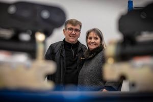 Torben Ulriksen ville gerne slippe nemmere om ved anlægsarbejdet på en nyerhvervet parcelhusgrund. Således endte han med at opfinde det tiltfæste til minigravere, som i dag er omdrejningspunktet i hans succesvirksomhed, Tiltman. 