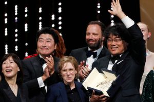 "Parasite" vinder Guldpalmen i Cannes, og den første sorte kvindelige instruktør hædres ved filmfestivalen.