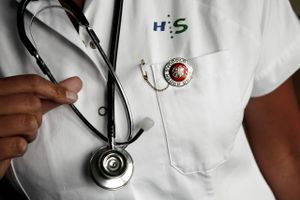 I valgkampen fremhævede statsminister Mette Frederiksen (S) store vanskeligheder ved at rekruttere sygeplejersker. Nu viser nye tal, at den forgæves rekrutteringsrate for netop sygeplejersker er faldet markant.