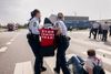 Der var tale om en uanmeldt demonstration, da aktivister tirsdag spærrede vejen ned til havnen i Aarhus. Foto: Tobias Nielsen