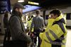 Efter de første tre uger, siden id-kontrollen til Sverige blev indført, har DSB estimeret et tab i passagerindtægter på mellem 6-9 millioner kroner om måneden, oplyser DSB.