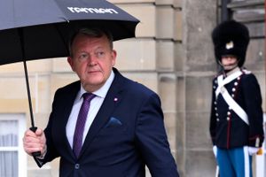 En aktindsigt i de faktiske sedler til dronning Margrethe viser udover partiernes krav også nye detaljer. Om en toppolitiker, der skrev under, men snart gik af. Om et parti, der blev skrevet på med kuglepen. Og om to borgerlige partier, der kludrer i tiltaleformerne. 