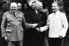 Lederne af Anden Verdenskrigs sejrsmagter, Winston Churchill (tv.) Harry S. Truman og Josef Stalin var gode venner en kort overgang indtil Den Kolde Krig. Foto: AP