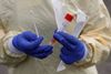 Ifølge Sundhedsstyrelsens risikovurdering og strategi for en epidemi med Covid-19 i Danmark ventes knap 600.000 danskere at blive smittet med coronavirus i løbet af en epidemi på tre måneder. Foto: AP/Paul Sancya