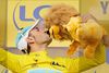 Vincenzo Nibali kom først over stregen og kom dermed i gult efter anden etape i Tour de France. Foto: Laurent Cipriani/AP