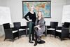 Konsulenterne Helle Kibsgaard og Lisbet Bladbjerg Kibsgaard afholder kurser for virksomheder i at forebygge stress, ligesom de hjælper med at samle folk op fra gulvet, når stressen er blevet til reel sygdom. Foto: Casper Dalhoff